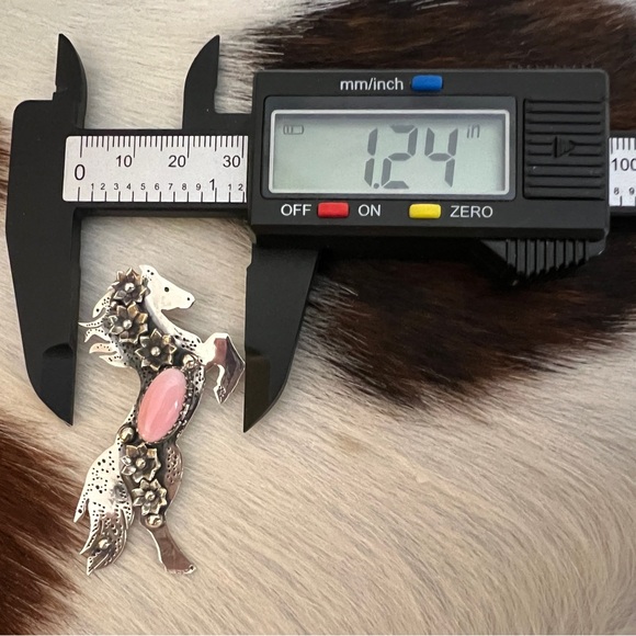 ❤️ Queen Pink Conch Decorative SS 925 Hand Stamp Statement Horse Pendant 2.14”L - Picture 13 of 16